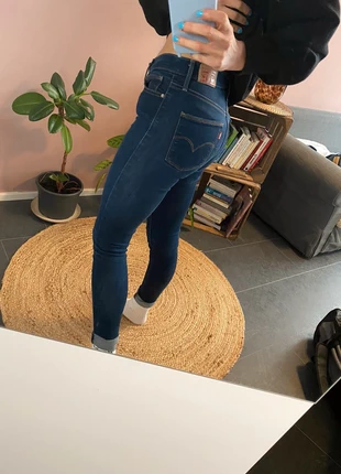 Levi’s skinny Jeans , marque: Levi's, état: Très bon état, taille: XS / 34 / 6, 30,00 €, 32,20 € Protection acheteurs incluse