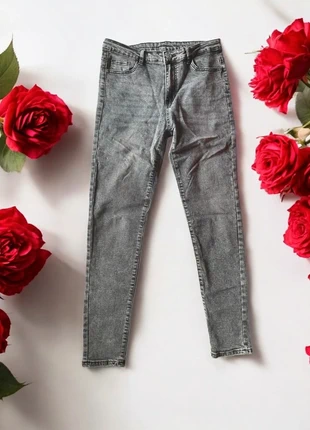 🌹 Jean skinny femme-couleur gris délavé- Shein-Taille L-Neuf🌹, brand: Shein, condizioni: Nuovo senza cartellino, taglia: L / IT 44 / EU 40, €10.00, €11.20 include la Protezione acquisti