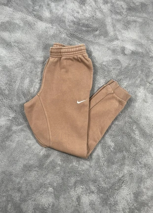 pantalon jogging marron nike brodé taille S tres bon etat, marca: Nike, estado: Muy bueno, tamaño: S, 15,90 €, 17,40 € Protección al comprador incluida
