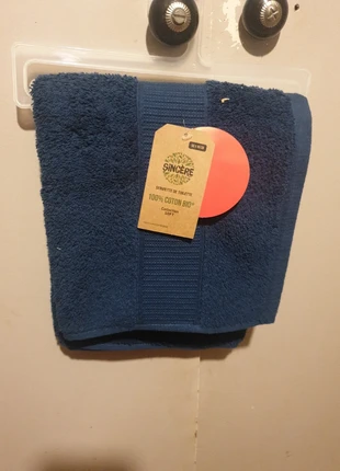 Serviette 50x90, marque: Sincere, état: Neuf avec étiquette, 5,00 €, 5,95 € Protection acheteurs incluse