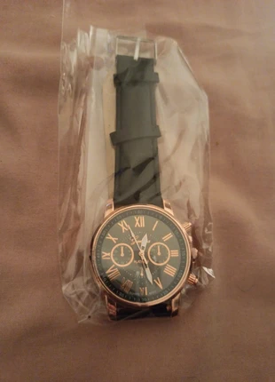 Montre neuve, état: Neuf avec étiquette, taille: Taille unique, 8,00 €, 9,10 € Protection acheteurs incluse