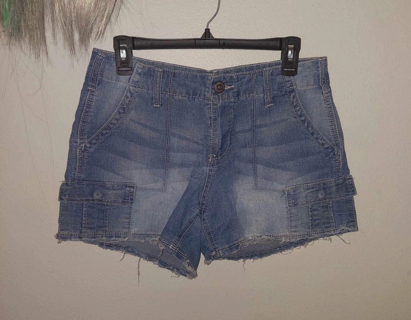 Distressed high-waisted shorts 3