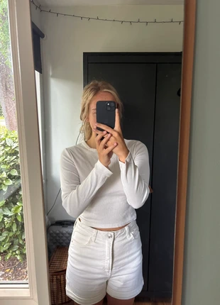 Basic White Tee, staat: Heel goed, maat: M / 38 / 10, € 6,00, € 7,00 inclusief Kopersbescherming