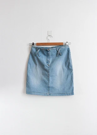 Light wash denim skirt | Jupe en jean bleu clair, marque: Vintage, état: Très bon état, taille: XS / 34 / 6, 13,00 €, 14,35 € Protection acheteurs (Pro) incluse