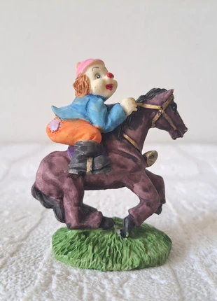 Clown als jockey op een paard 5.5x4x7cm, kunsthars, marca: geen merk, estado: Muito bom, €3.00, €3.85 inclui Proteção do Comprador