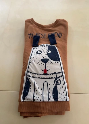 Bellissima felpa con raffigurante Cagnolino di Kiabi taglia 10anni, brand: Kiabi, condizioni: Buone, taglia: 10 anni / 140 cm, €5.00, €5.95 include la Protezione acquisti