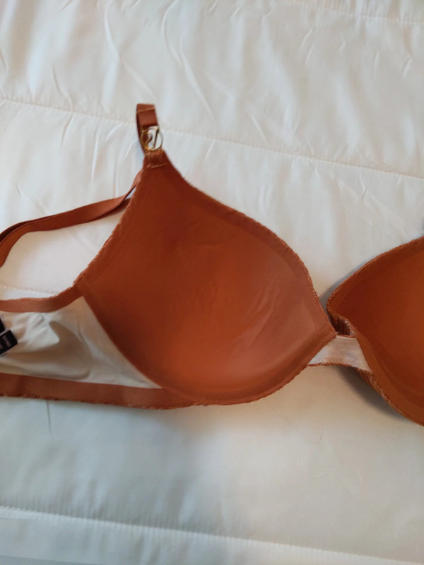 Victoria's Secret underwire bra 4