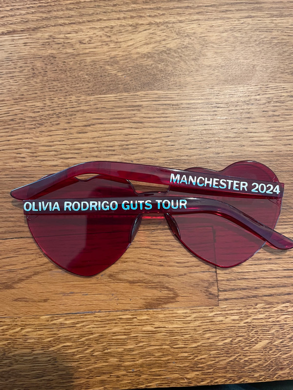 Olivia Rodrigo GUTS tour Manchester 2024 Vinted