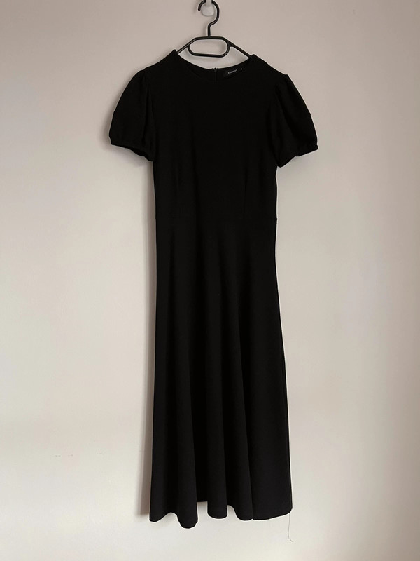 Czarna sukienka midi - Vinted