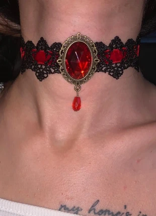 Choker goth in pizzo rosso, marque: Gothicana by EMP, état: Neuf sans étiquette, 7,50 €, 8,58 € Protection acheteurs incluse