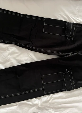 Pantalon cargo noir couture blanche, marca: Zara, estado: Nuevo sin etiquetas, tamaño: W30 | ES 40, 22,00 €, 23,80 € Protección al comprador incluida