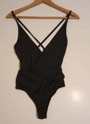 Body gris de canalé con espalda abierta , marque: Pull & Bear, état: Neuf sans étiquette, taille: S / 36 / 8, 5,00 €, 5,95 € Protection acheteurs incluse