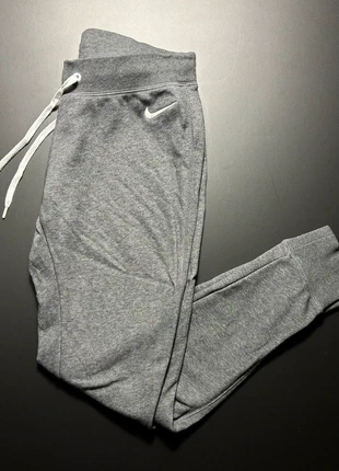 Jogging Nike Taille M Femme gris logo brodé blanc (S114), marca: Nike, estado: Muito bom, tamanho: M / 38 / 10, €25.00, €26.95 inclui Proteção do Comprador Pro