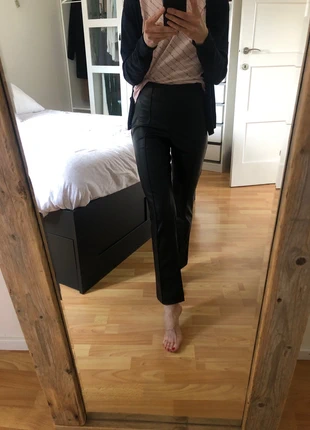 Pantalon effet cuir Zara, marque: Zara, état: Très bon état, taille: XS / 34 / 6, 10,00 €, 11,20 € Protection acheteurs incluse