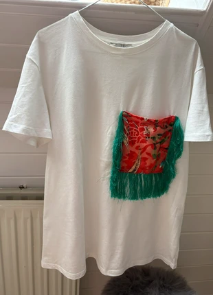 White T-shirt with decorative pocket – Zara Size S, marca: Zara, estado: Muy bueno, tamaño: S / 36 / 8, 8,00 €, 9,10 € Protección al comprador incluida