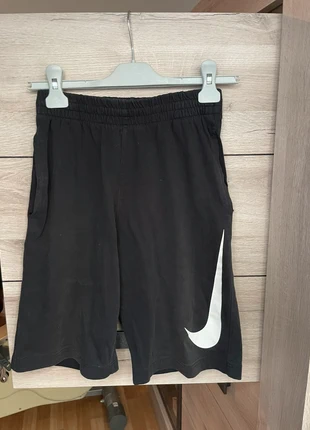 short nike garçon, marque: Nike, état: Bon état, taille: 12 ans / 152 cm, 5,00 €, 5,95 € Protection acheteurs incluse