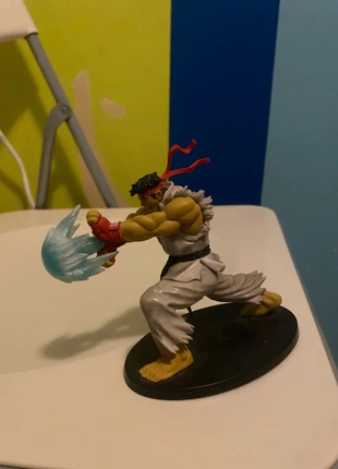 Figura do Ryu de street fighter não articulada, marca: Street Fighter, estado: Muito bom, tamanho: 4 anos / 104 cm, €6.50, €7.53 inclui Proteção do Comprador