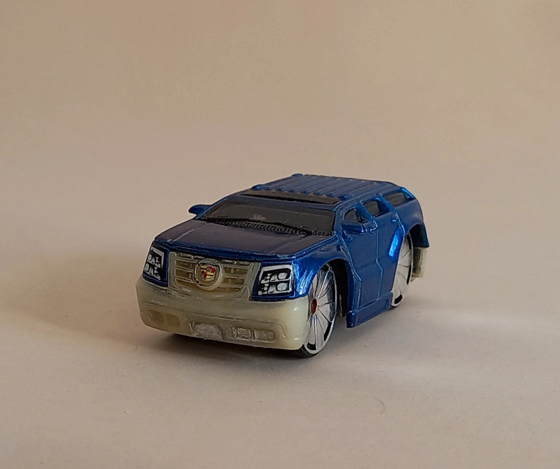 Hot Wheels Blings Cadillac Escalade 1