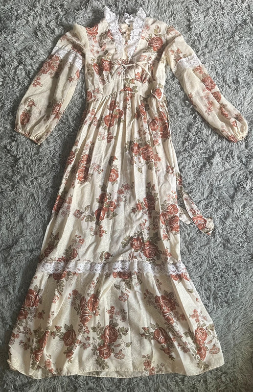 Handmade 1970's Prairie Hippie Dress with Lace Accents and Long Sleeves (Size S) 5