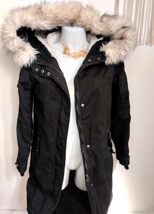 Manteau parka fourré XS, marque: ONLY, état: Très bon état, taille: XS / 34 / 6, 18,00 €, 19,60 € Protection acheteurs incluse