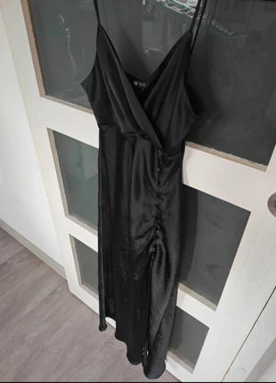 Robe longue satin noire zara XS 34, marke: Zara, zustand: Neu, größe: XS / 34 / 6, 6,00 €, 7,00 € inklusive Vinted-Käuferschutz