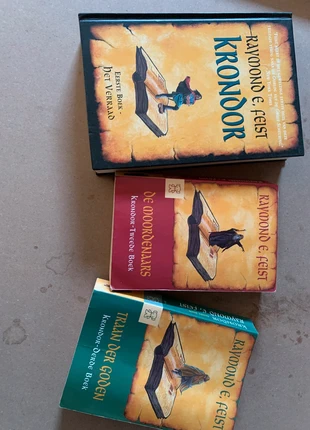 Trilogie - Krondor, staat: Heel goed, € 5,00, € 5,95 inclusief Kopersbescherming