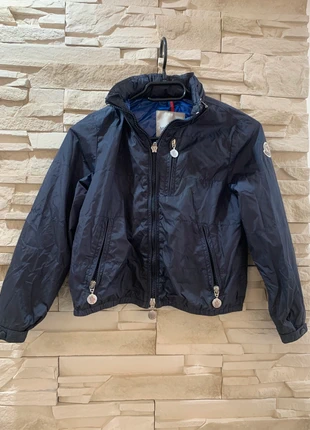 Manteau Moncler garçon 8 ans, marque: Moncler, état: Bon état, taille: 8 ans / 128 cm, 12,00 €, 13,30 € Protection acheteurs incluse
