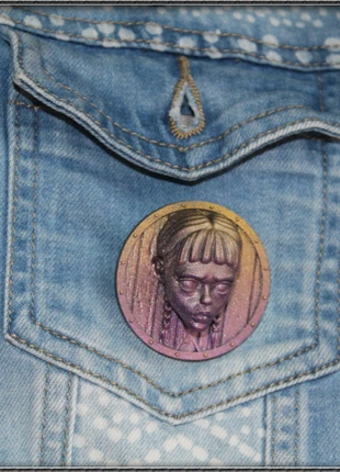 Broche / Pin's Mercredi Addams, brand: sansnom., condition: Very good, €8.50, €9.63 includes Buyer Protection Pro