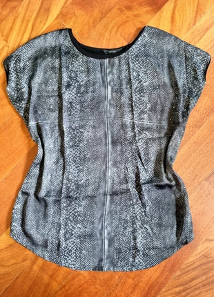 y2k t-shirt svasata Guess con fantasia pitonata - Guess python t shirt, brand: GUESS, condizioni: Ottime, taglia: S / IT 40 / EU 36, €4.00, €4.90 include la Protezione acquisti