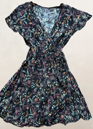 Robe portefeuille noire fleurie – style bohème, marke: Aesthetic, zustand: Sehr gut, größe: XS / 34 / 6, 20,95 €, 22,70 € inklusive Vinted-Käuferschutz