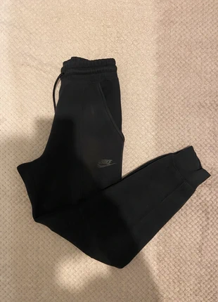 Bas Nike tech - Taille XS (enfant), marque: Nike, état: Très bon état, taille: XS, 29,99 €, 32,19 € Protection acheteurs incluse