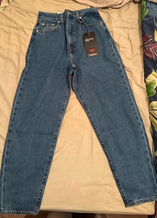 Jean Levi’s High Loose Taper neuf, brand: Levi's, condizioni: Nuovo con cartellino, taglia: S / IT 40 / EU 36, €40.00, €42.70 include la Protezione acquisti