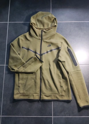 Veste Nike Tech, marque: Nike, état: Très bon état, taille: M, 42,00 €, 44,80 € Protection acheteurs incluse