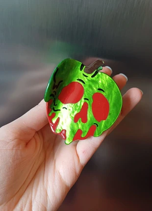 Disney poison apple hair claw accessories, marke: Disney, zustand: Neu, 2,00 €, 2,80 € inklusive Vinted-Käuferschutz