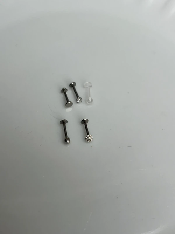 Piercings stud acier chirurgical brillant helix oreille ear trigs conch cartilage - photo numéro 2