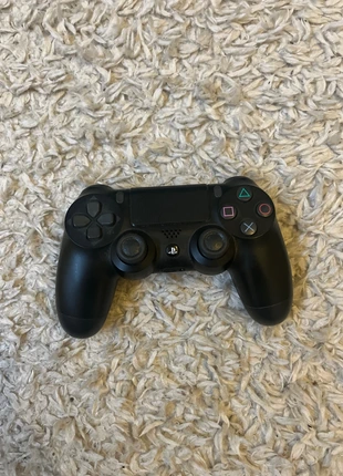 Manette ps4 noir, marque: PlayStation, état: Très bon état, 25,00 €, 26,95 € Protection acheteurs incluse