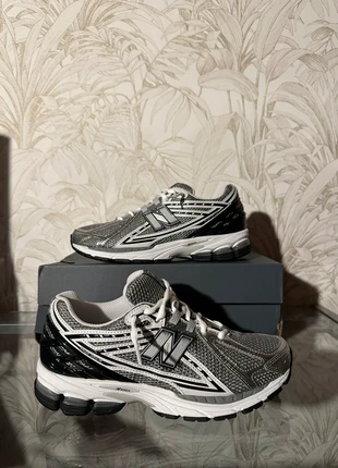 New Balance 1906R Silver Metallic / Black – Taille 42, brand: New Balance, condition: New with tags, size: 42, €140.00, €147.70 includes Buyer Protection