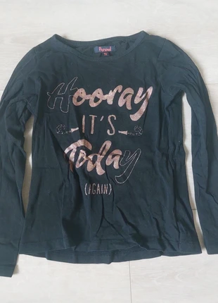 Longsleeve zwart met tekst maat 116/122, brand: Persival, condizioni: Ottime, taglia: 6 anni / 116 cm, €1.00, €1.75 include la Protezione acquisti