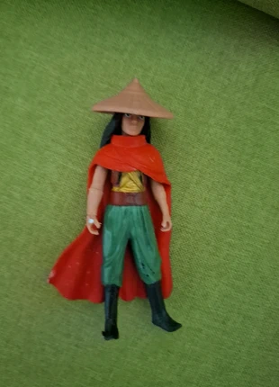 Raya and the Last Dragon, merk: Dragon, staat: Goed, maat: 10 jaar / 140 cm, € 2,00, € 2,80 inclusief Kopersbescherming