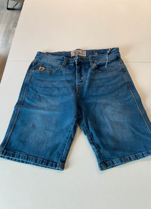 Bermuda Lois, merk: Lois, staat: Nieuw met prijskaartje, maat: W29 | FR 38, € 21,99, € 23,79 inclusief Kopersbescherming