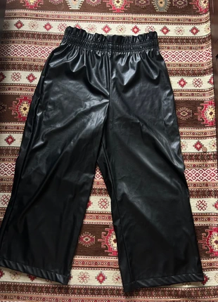 Pantalon en simili cuir, marque: Zara, état: Neuf sans étiquette, taille: XXL / 44 / 16, 10,00 €, 11,20 € Protection acheteurs incluse