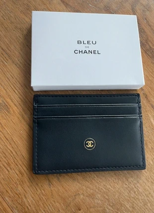 Blue de Chanel pasjes houder, merk: Chanel, staat: Nieuw zonder prijskaartje, € 25,00, € 26,95 inclusief Kopersbescherming
