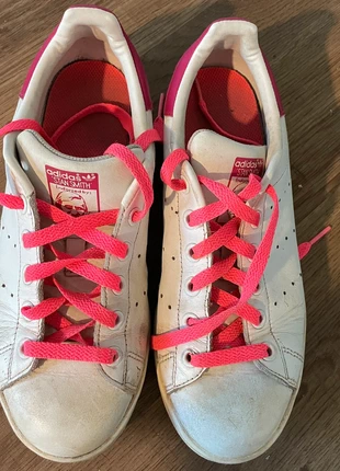 Adidas Stan Smith blanches et rose, merk: adidas, staat: Goed, maat: 37.5, € 2,99, € 3,84 inclusief Kopersbescherming