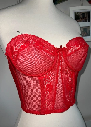 Y2K red trasparent lace corset - Vintage corset , merk: Faber, staat: Heel goed, € 22,00, € 23,80 inclusief Kopersbescherming