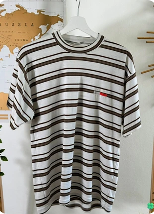 Tee-shirt Tommy Hilfiger blanc rayures marron, marke: Tommy Hilfiger, zustand: Zufriedenstellend, größe: Universal, 9,90 €, 11,10 € beinhaltet Vinted-Käuferschutz Pro