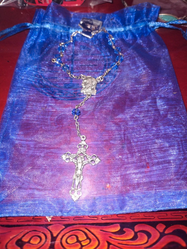 Beautiful NWT blue rosary Saint bracelet. 2