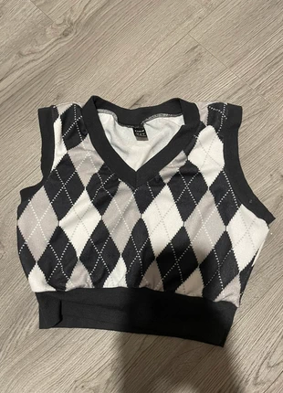 Black and white cropped argyle vest, brand: Shein, condition: Very good, size: S / 36 / 8, €5.00, €5.95 includes Buyer Protection