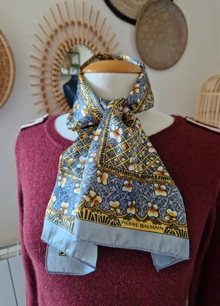Pierre Balmain / adorable foulard vintage écharpe en satin gris à motifs 90 x 25cm, merk: Pierre Balmain, staat: Heel goed, € 9,00, € 10,15 inclusief Kopersbescherming Pro