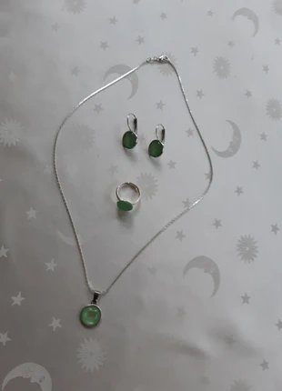 Sieradenset. Ketting groene hanger met bijpassende oorbellen en ring, condizioni: Ottime, €12.99, €14.34 include la Protezione acquisti
