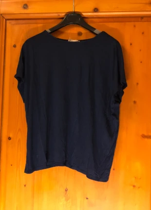 T-shirt blu navy morbida S , marke: Terranova, zustand: Sehr gut, größe: S / 36 / 8, 7,90 €, 9,00 € inklusive Vinted-Käuferschutz